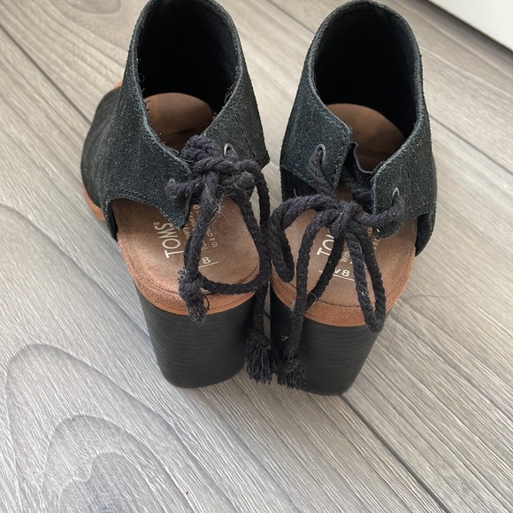 Open Toed Heels - Picture 2 of 4